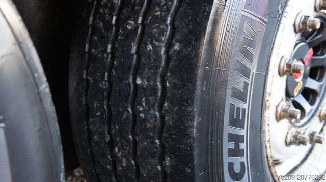 Semirreboque com piso móvel KNAPEN K100 Schubboden Walkingfloor Brandschaden