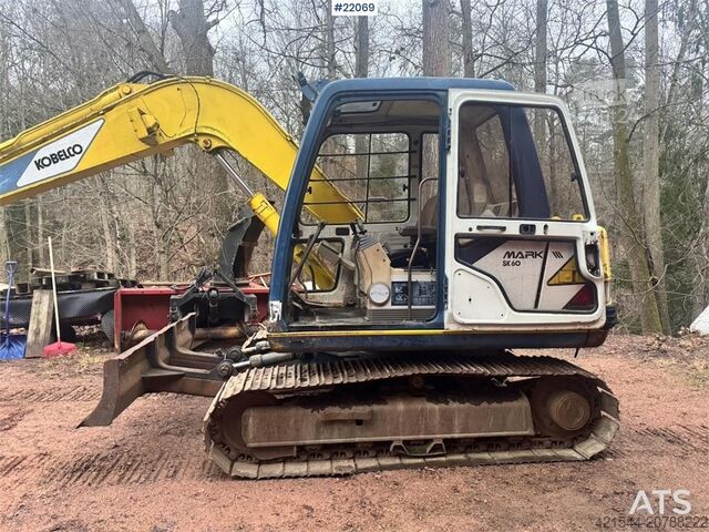 Pelle sur chenilles Kobelco SK60 crawler excavator with bucket