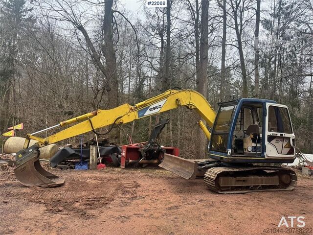 Pelle sur chenilles Kobelco SK60 crawler excavator with bucket