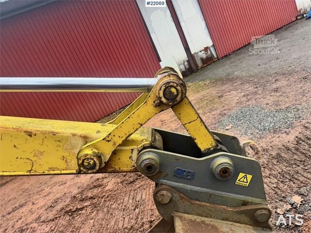 Pelle sur chenilles Kobelco SK60 crawler excavator with bucket