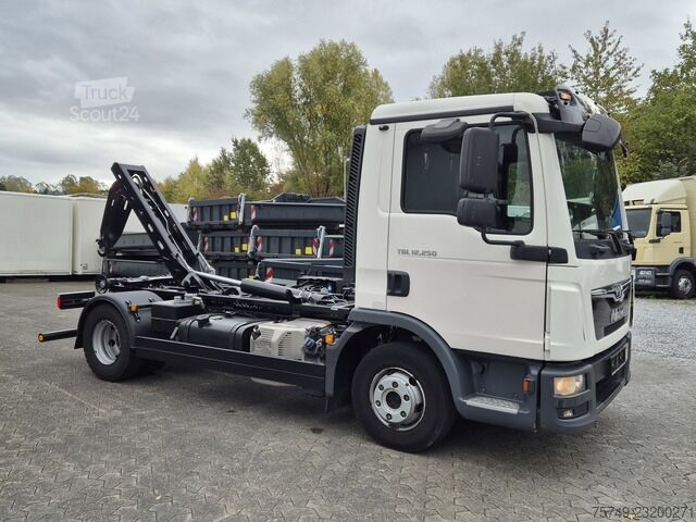 Камион с кука за контейнери man TGL 12.250 BL City Abrollkipper AHK Euro 6
