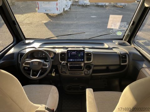 Karavāna/kempers Carado I 338 pro+