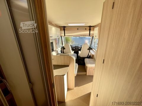 Integriertes Wohnmobil Bürstner Lyseo Time I 728 G Limited Luftfeder HA, Rollerbühne