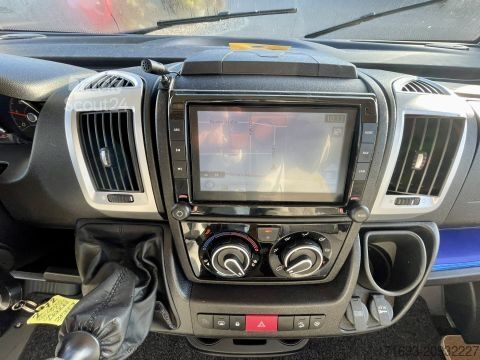 Integriertes Wohnmobil Bürstner Lyseo Time I 728 G Limited Luftfeder HA, Rollerbühne