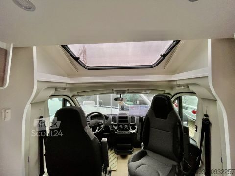 Daļēji integrēta kemperis Carado T 334 MESSE ANGEBOTE ON TOP