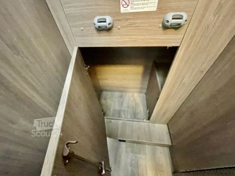 Daļēji integrēta kemperis Carado T 334 MESSE ANGEBOTE ON TOP