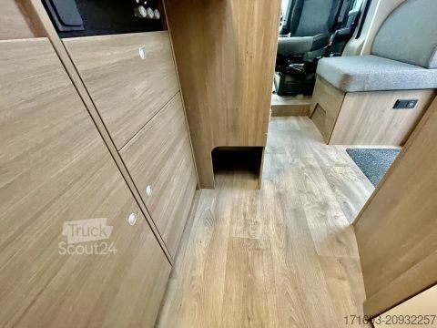 Daļēji integrēta kemperis Carado T 334 MESSE ANGEBOTE ON TOP