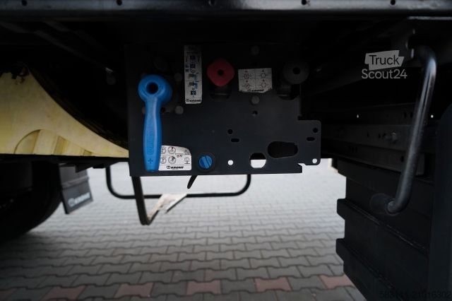 Auflieger mit Arbeitsbühne KRONE NACZEPA  PLATFORMA / O? PODNOSZONA / KOSZ NA PAL