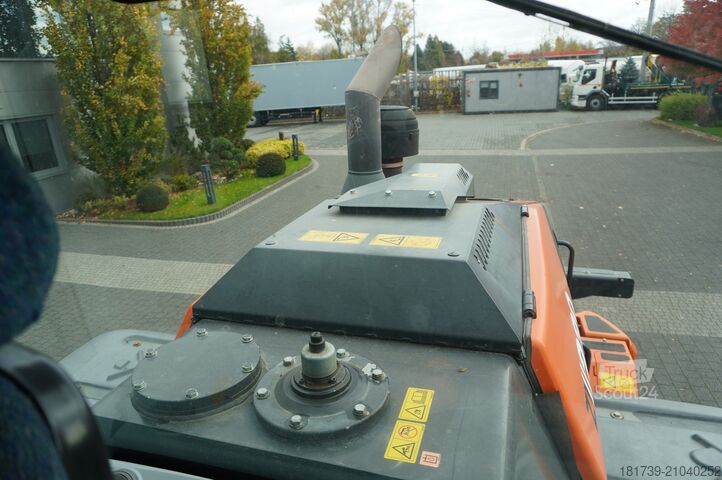 Kniklader Hitachi ZW220 articulated loader / 2 buckets