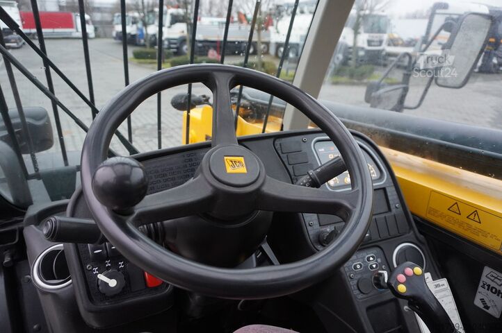 Manipulateur télescopique JCB 535-95 / 3.5 T / range 9.5 m / joystick