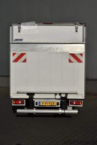 Valise FUSO Canter BAKWAGEN 3C15 MET 750KG LAADKLEP