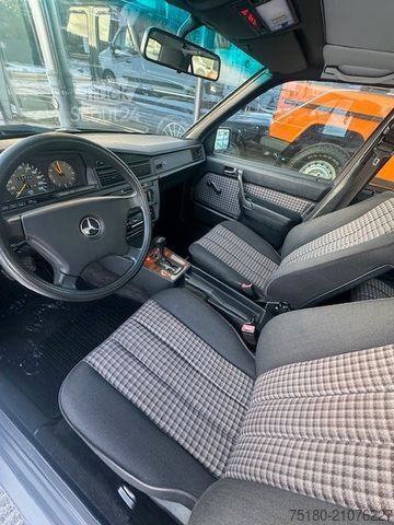 Βαν MERCEDES-BENZ 190 E 1.8  Limousine Oldtimer PKW Automatik