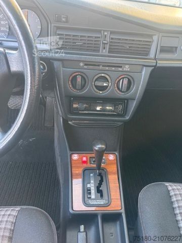 Βαν MERCEDES-BENZ 190 E 1.8  Limousine Oldtimer PKW Automatik