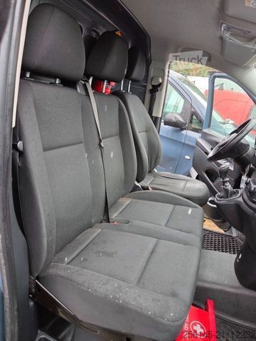 Fourgon tôlé MERCEDES-BENZ Vito Kasten 114  Kamera Tempomp. Klima Tüv  E6