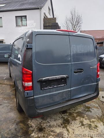 Minibus MERCEDES-BENZ Vito Kasten 110  Kamera Tempom. Klima Tüv neu E6