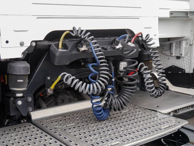 Trattore stradale standard DAF XG480 FT + 1195Liter + Intarder + Skirts