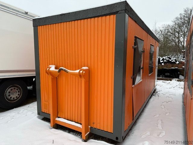 Kamion s kipom s pomičnim kontejnerom  Abroll-Bürocontainer mit Eingangstür