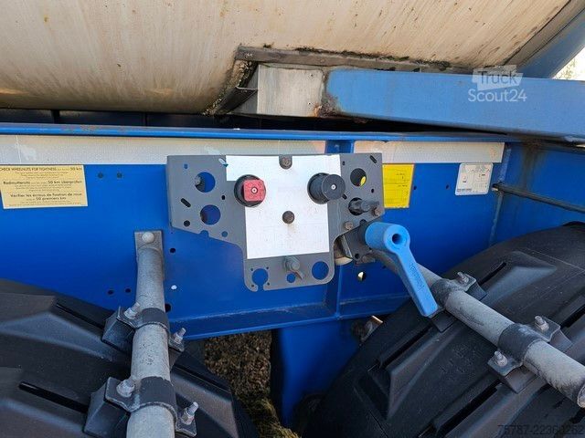 Tanktrailer SCHMITZ CARGOBULL Tankcontainer Chassis+Tankcontainer  Schwallwand
