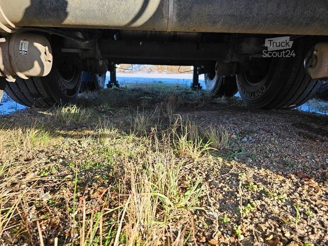 Tanktrailer SCHMITZ CARGOBULL Tankcontainer Chassis+Tankcontainer  Schwallwand