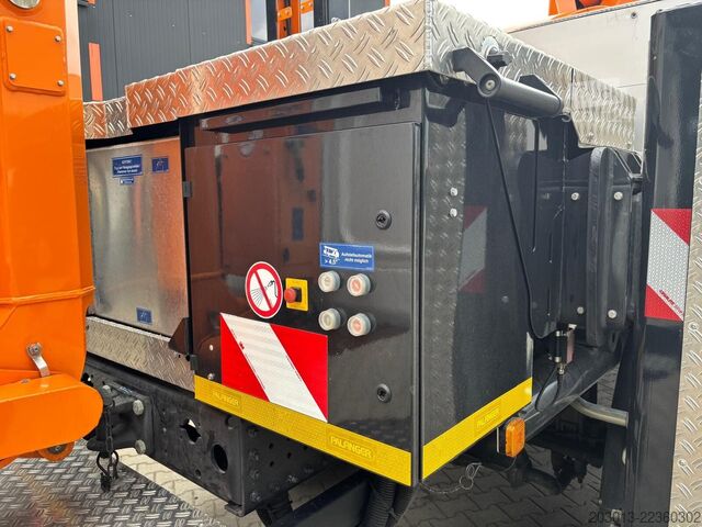 Nákladné vozidlo s pracovnou plošinou MAN MAN TGM 13.290 4x4 BB Palfinger P300 KS