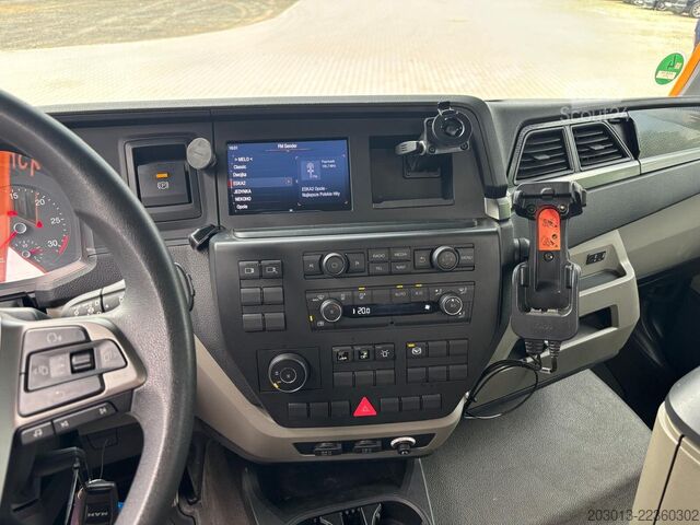 Nákladné vozidlo s pracovnou plošinou MAN MAN TGM 13.290 4x4 BB Palfinger P300 KS