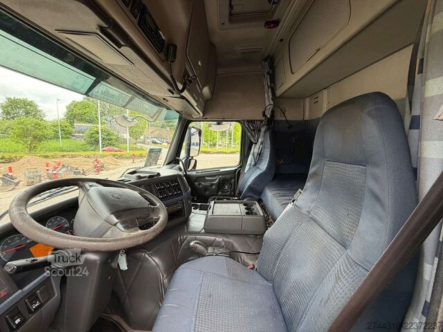 شاحنة قلّابة بذراع تحميل متحرك VOLVO FM480 8X4