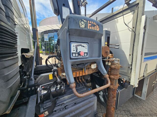 Krautuvas sumontuotas ant sunkvežimio VOLVO FM300 6X2-4