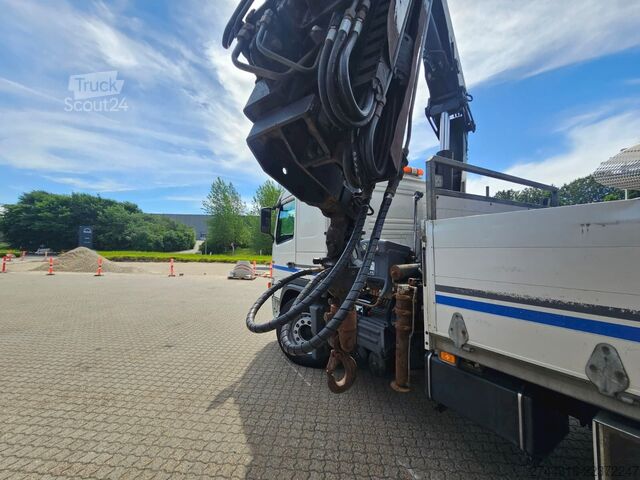 Krautuvas sumontuotas ant sunkvežimio VOLVO FM300 6X2-4
