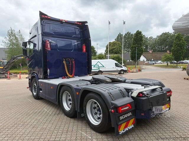 Vakio vetoauto SCANIA R560 6X2-2