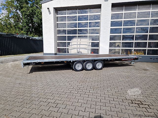 Remolque de turismos Brian James Trailers 600x243cm Plateau 3500kg Tridem 476-