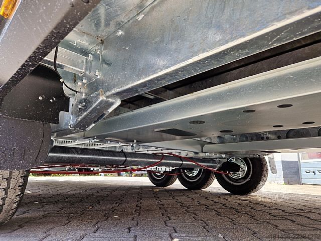 Remolque de turismos Brian James Trailers 600x243cm Plateau 3500kg Tridem 476-