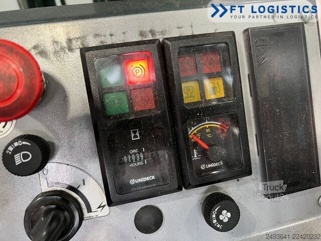 чотири-напрямний навантажувач Combilift CB2500 GAS TRIPLEX 4900 FREE-LIFT CABIN