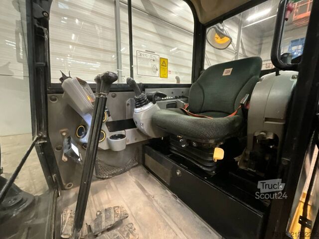 Mini-pelle JCB 57 C-1