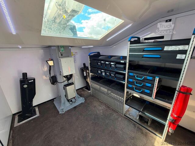 Platformă de lucru montată pe camion MAN TGL 12.180