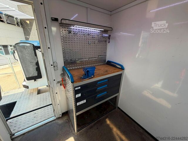Platformă de lucru montată pe camion MAN TGL 12.180