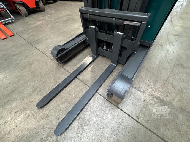 Chariot à mât rétractable Linde R 16 [ID: 287]