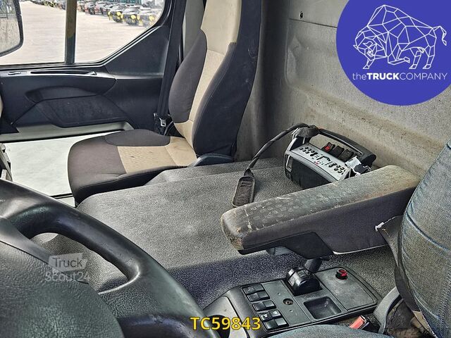 شاحنة قلابة Renault Kerax 520