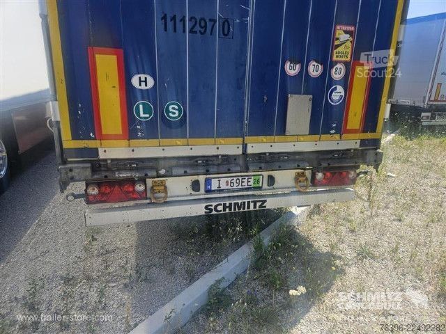 Auflieger mit Pritsche & Plane Schmitz Cargobull Semitrailer Curtainsider Mega