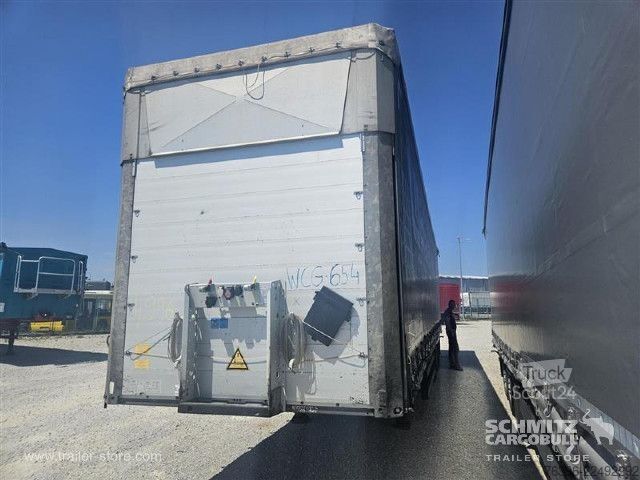 Auflieger mit Pritsche & Plane Schmitz Cargobull Semitrailer Curtainsider Mega