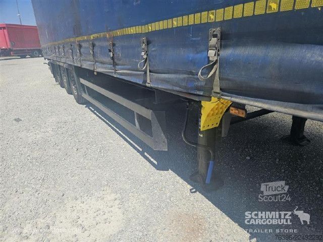Auflieger mit Pritsche & Plane Schmitz Cargobull Semitrailer Curtainsider Mega