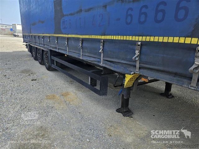 Auflieger mit Pritsche & Plane Schmitz Cargobull Semitrailer Curtainsider Mega
