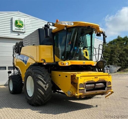 Biçerdöver New Holland CR 9090