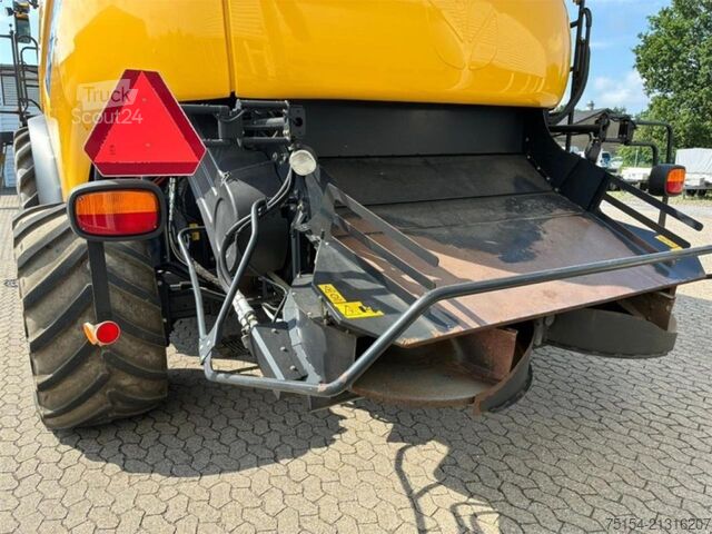 Biçerdöver New Holland CR 9090