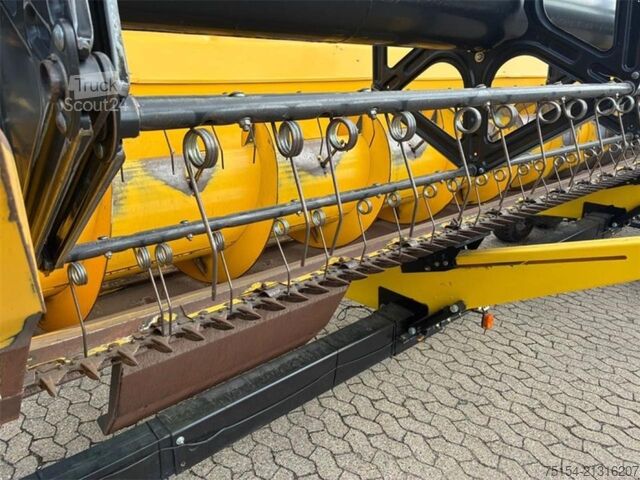 Biçerdöver New Holland CR 9090