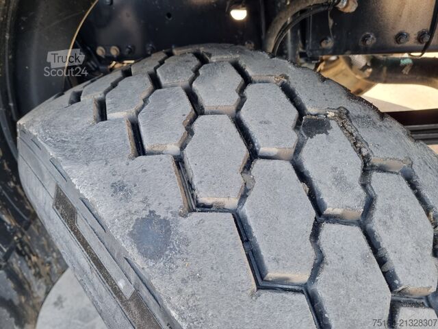 Camion-benne tricar MAN TGS 35.500 BB 8x4 Bordmatik