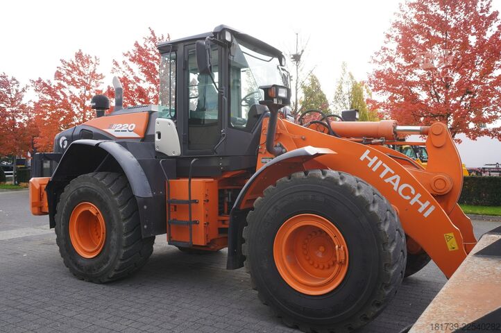 Belden kırmalı yükleyici Hitachi ZW220 articulated loader / 2 buckets