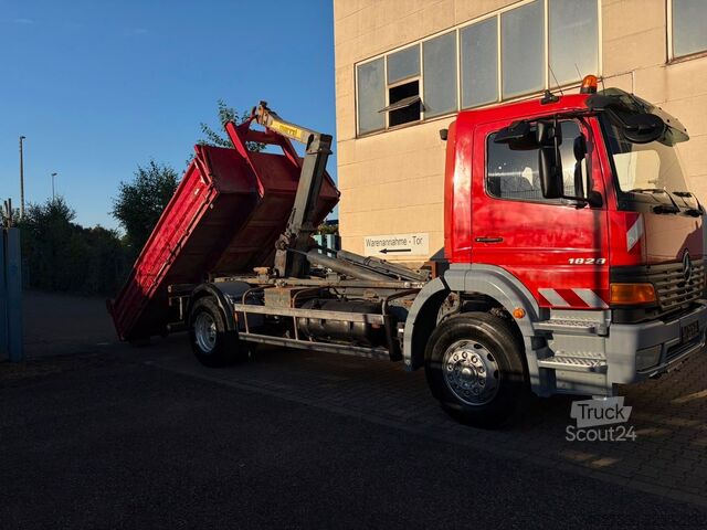 Vozidlo s hákom na kontajnery MERCEDES-BENZ Atego 1828 MARREL ABROLLKIPPER*F.ATL*CONTAINER