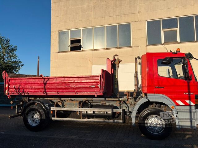Vozidlo s hákom na kontajnery MERCEDES-BENZ Atego 1828 MARREL ABROLLKIPPER*F.ATL*CONTAINER