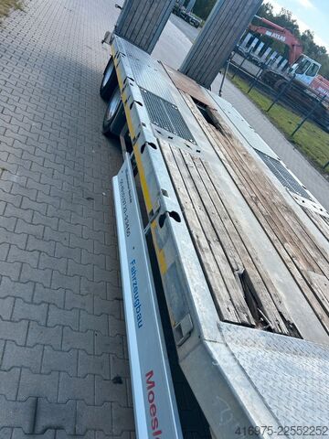 Dieplader oplegger MÖSLEIN TF 3 / 3 Achsen Tieflader Anhänger mit Rampen