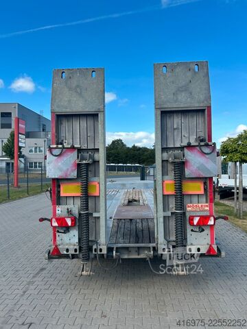 Dieplader oplegger MÖSLEIN TF 3 / 3 Achsen Tieflader Anhänger mit Rampen